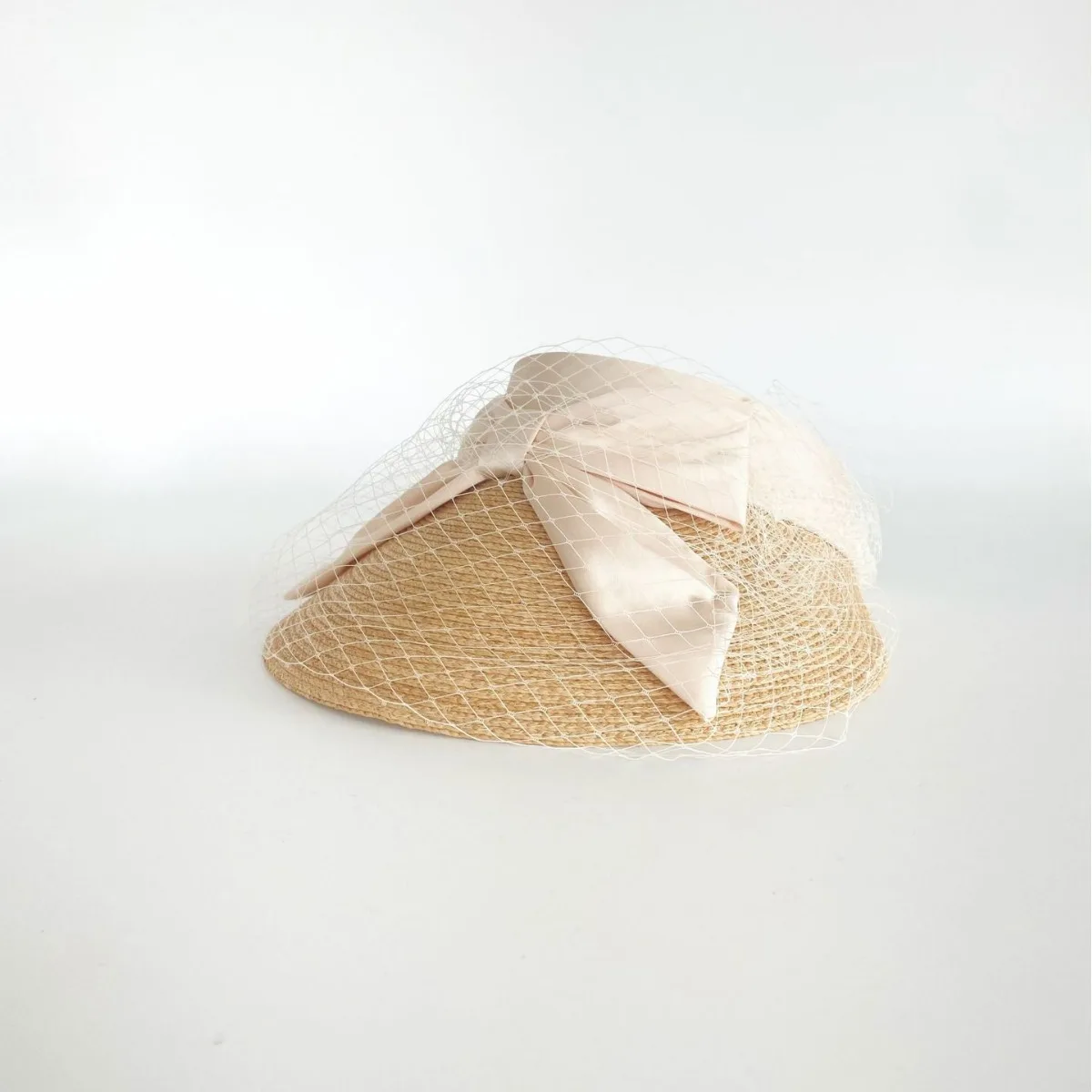 Spring Summer Fashionable Floppy Straw Hat Satin Bows Bucket Style Sun Protection for Beach Outdoor Use Empty Top Paper Material