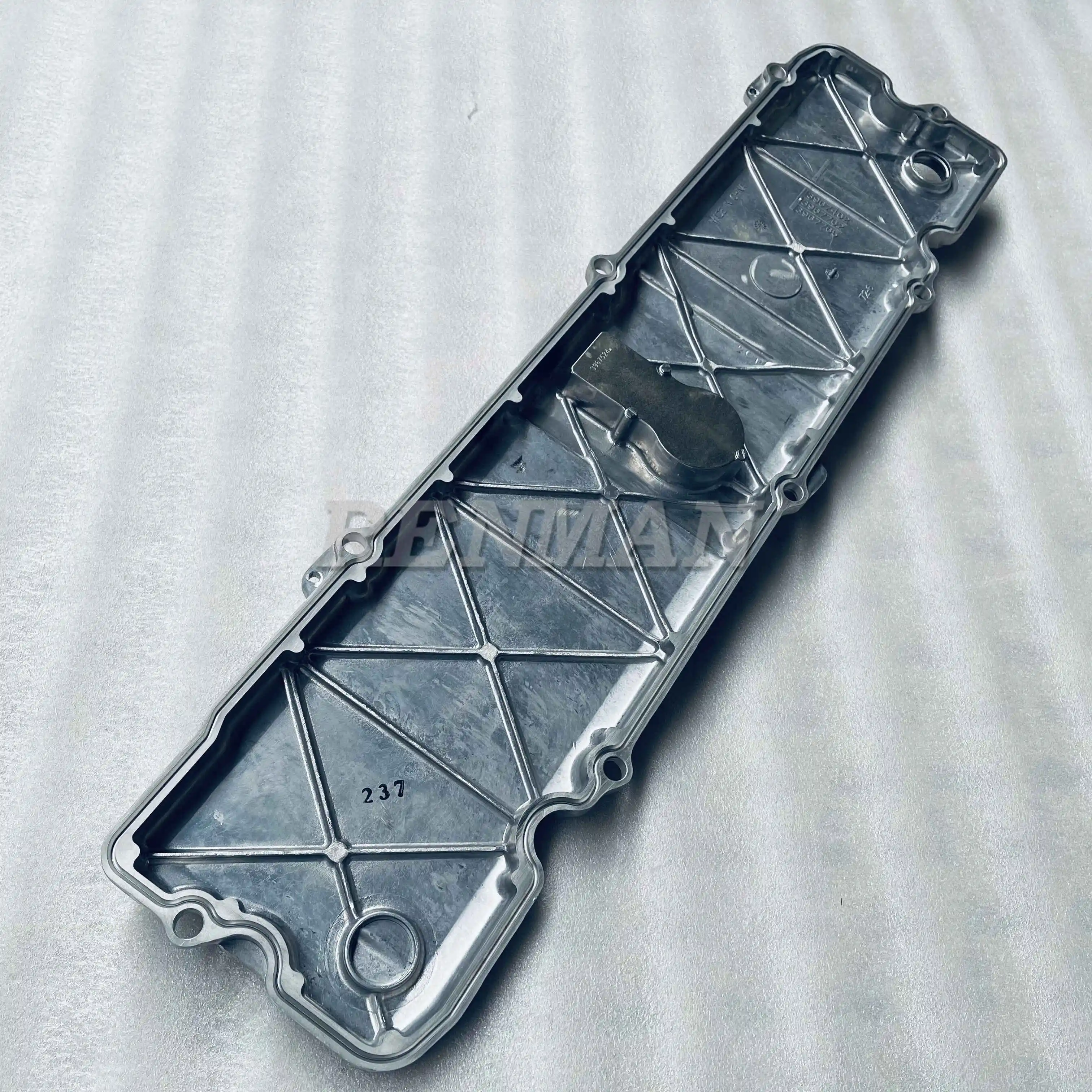 Wholesale ISLE Cummins Engine Parts Valve Cover 3967762 3970865 