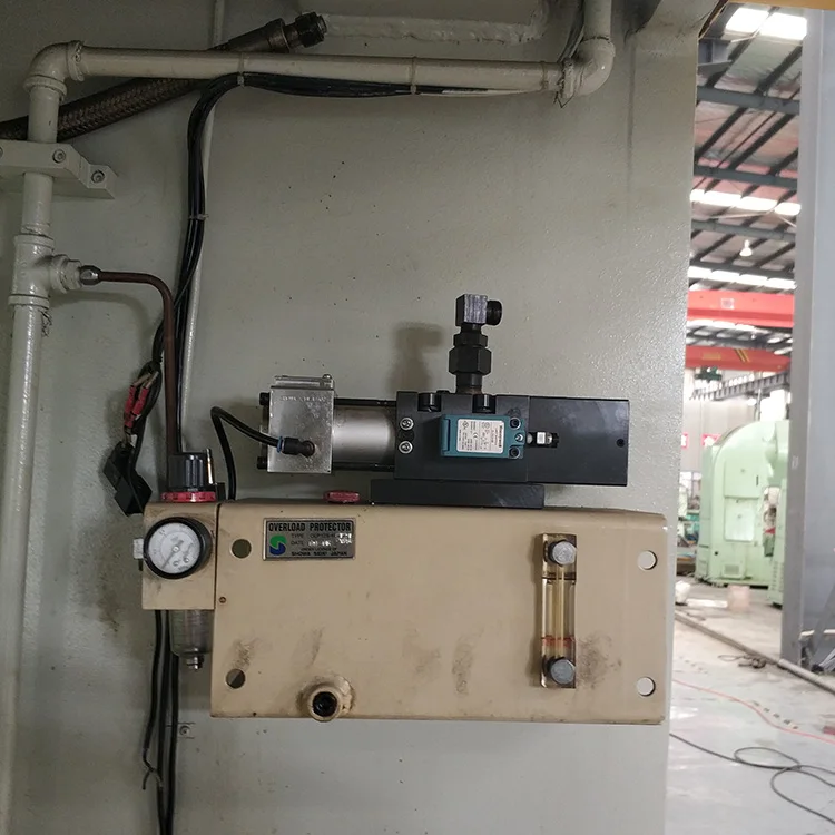 CNC Pneumatic Sheet Metal Automatic Many Holes Punching Machines in Hot Sale