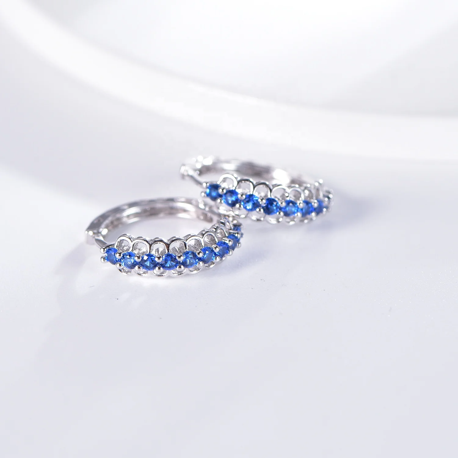 Pendiente de arete 925 sterling silver earrings arete de plata blue spinel gem huggie hoop earrings