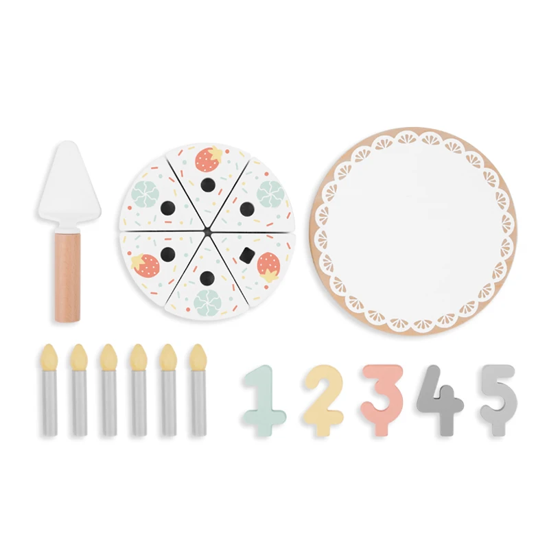 Деревянная игрушка с клубничным кремом