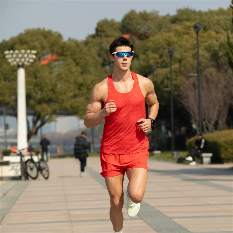 Seamless Mesh Breathable Man Big Hole Quick Dry 100% Polyester 100 GSM Marathon Running Sleeveless T-Shirt for Men