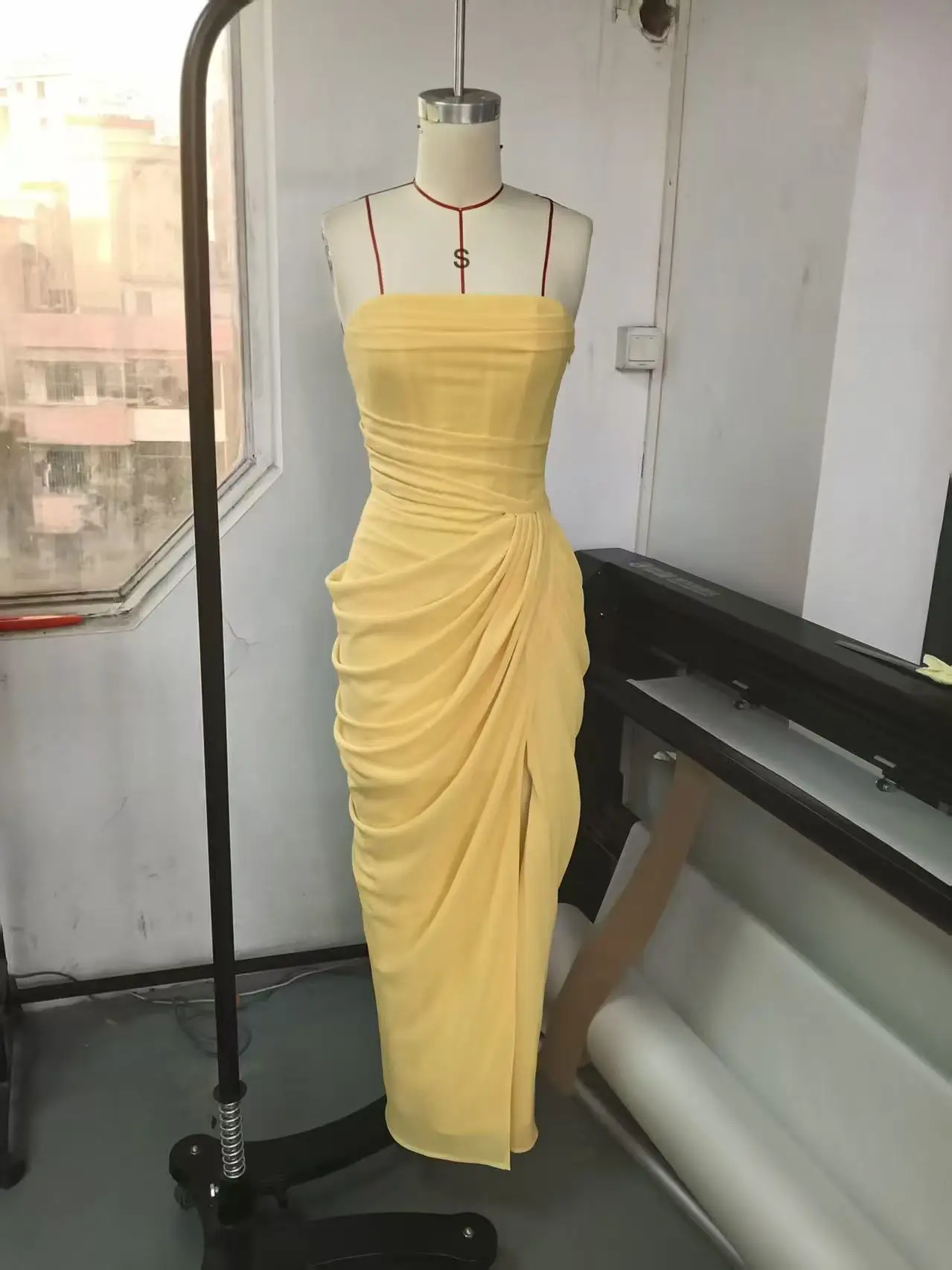 corset dress wholesale Oem Custom Lemon Yellow Maxi Chiffon Loose Natural Waist Formal Party Gown Material:Suede calf leather Floral x-department:AJE STUDIO APPAREL Sexy Navy Blue Dress