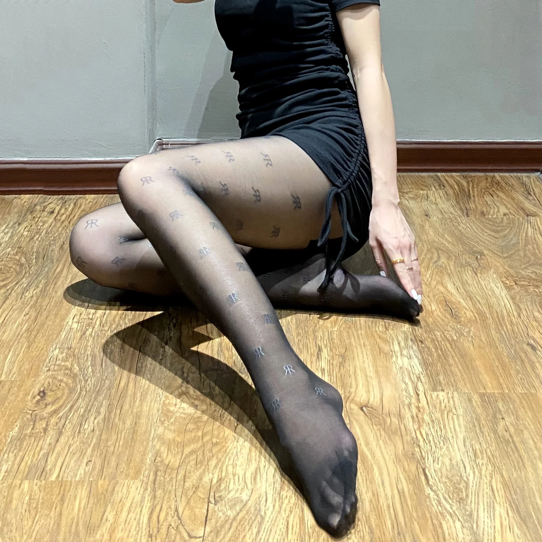 OEM оптовая продажа Популярные Роскошные женские колготки с принтом и логотипом британские