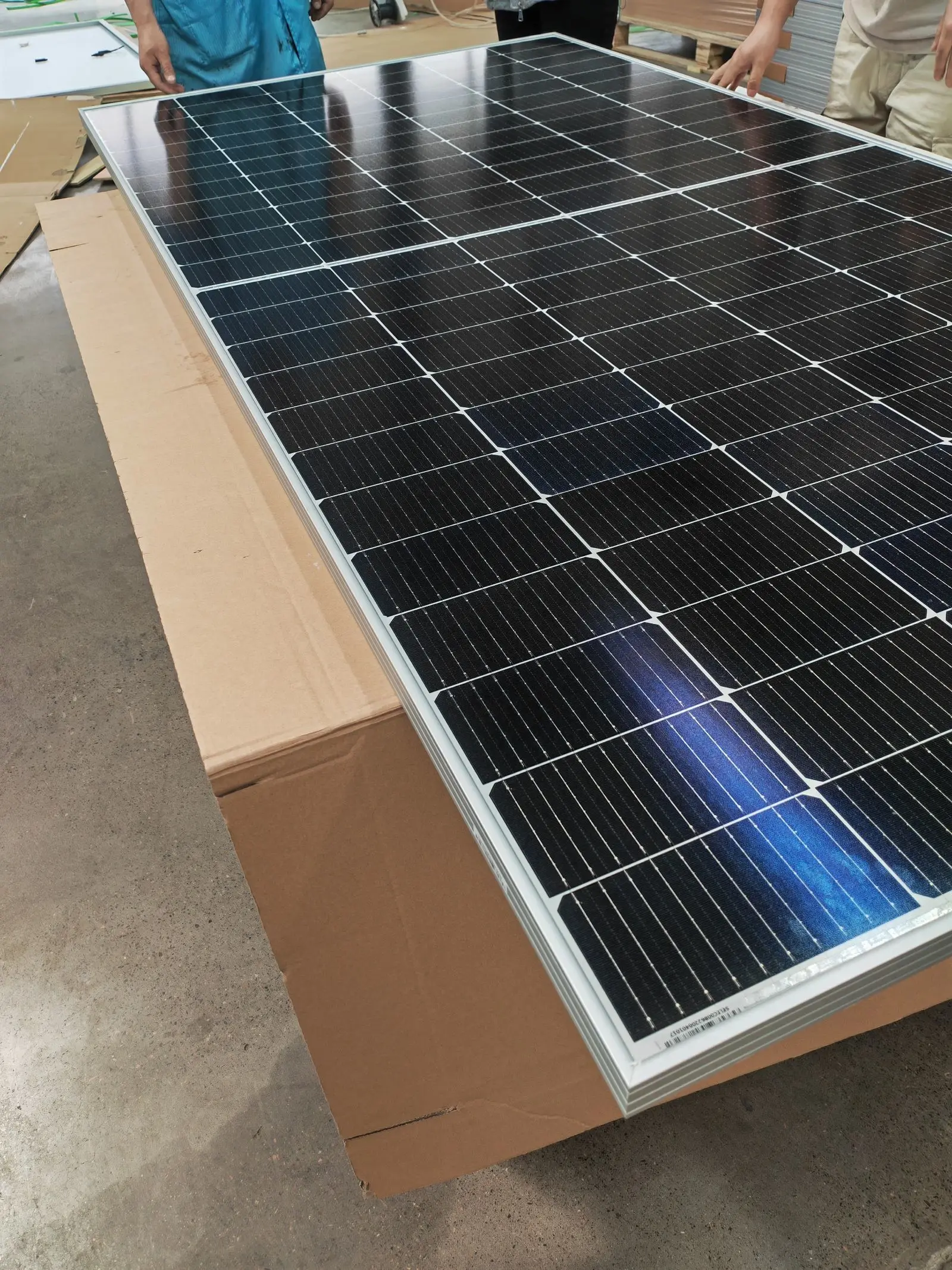 HET High Efficiency PV Module Half Cell  100w 545W 550W 555W 560W   Mono Solar Panel Solar Cell System Panels Suppliers