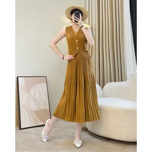 2025 Autumn New Gold Velvet Sleepless Vest Dress Ladies Premium Elegant Miyake Pleat Two-Piece Set
