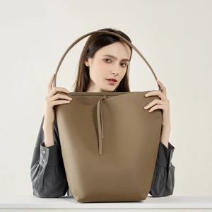Top Grain Cowhide Large Capacity Women Bucket Bag OEM Manufacturer Custom Lady Fashion Genuine Leather Shoulder Bag Handbags
