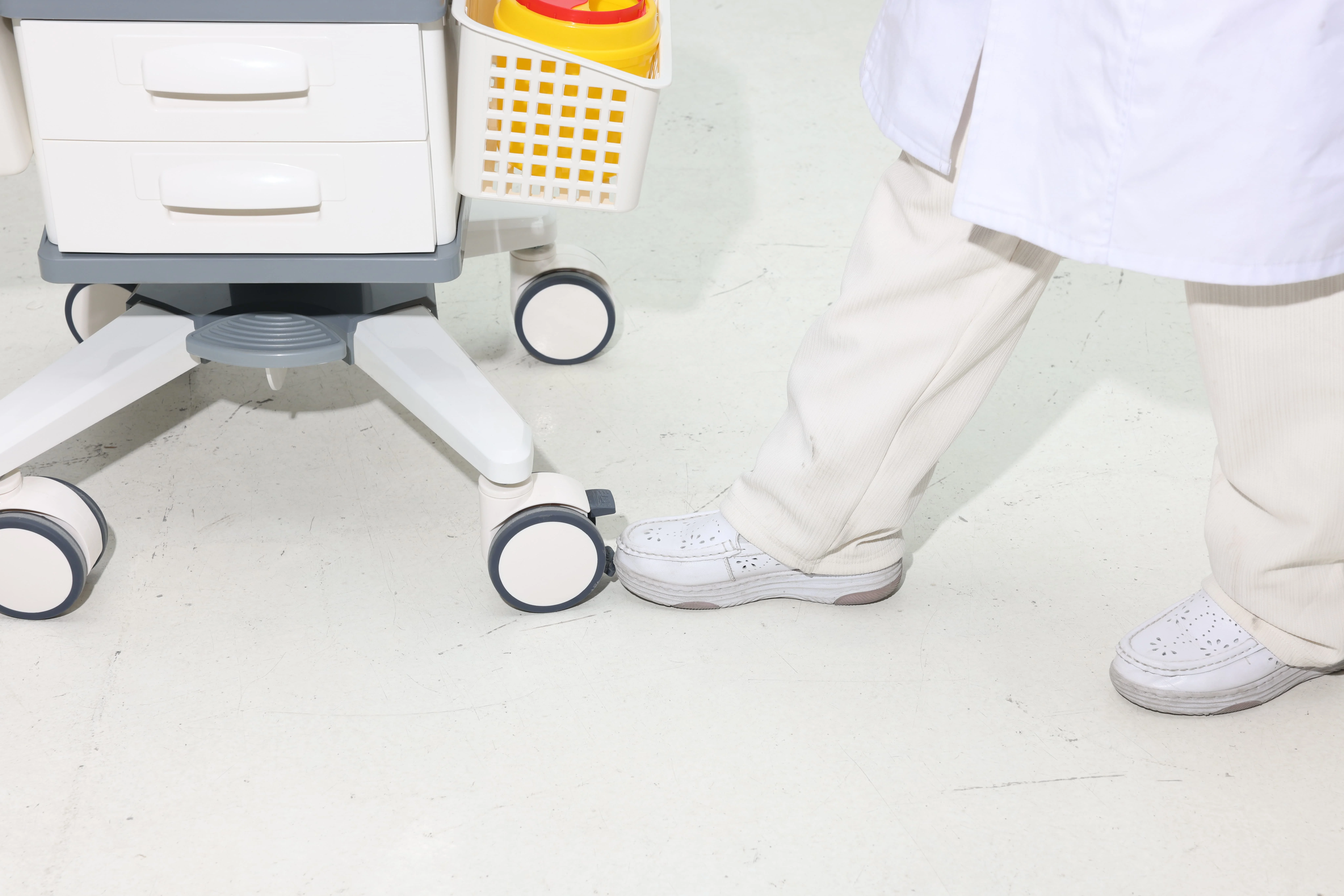 Efficient Hospital Hotel Dental Clinic Laptop Trolley Side Storage Compartments Height-Adjustable Mobile Doctor Keyboard Station 5