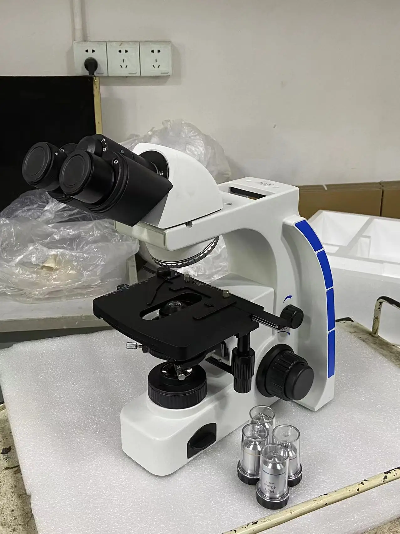 Portable Digital Optical Microscope 10x Objective Biological Type with LED Light Source Binocular Factory Price