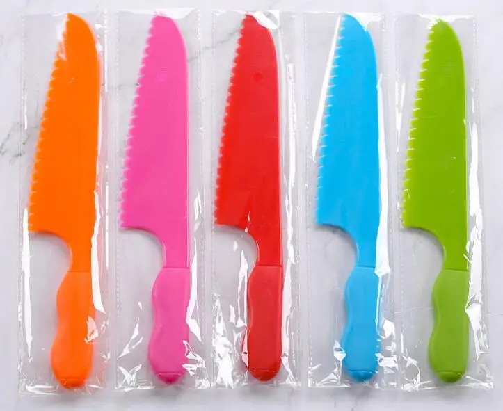 Cutiolly Couteaux de Cuisine pour Enfants,Couteau Cuisine Enfant en Plastique,6PCS Couteau Cuisine Enfant,Comprend Couteau en Plastique ,Éplucheur,Couteau à Vagues,Cadeaux Anniversaire Noël