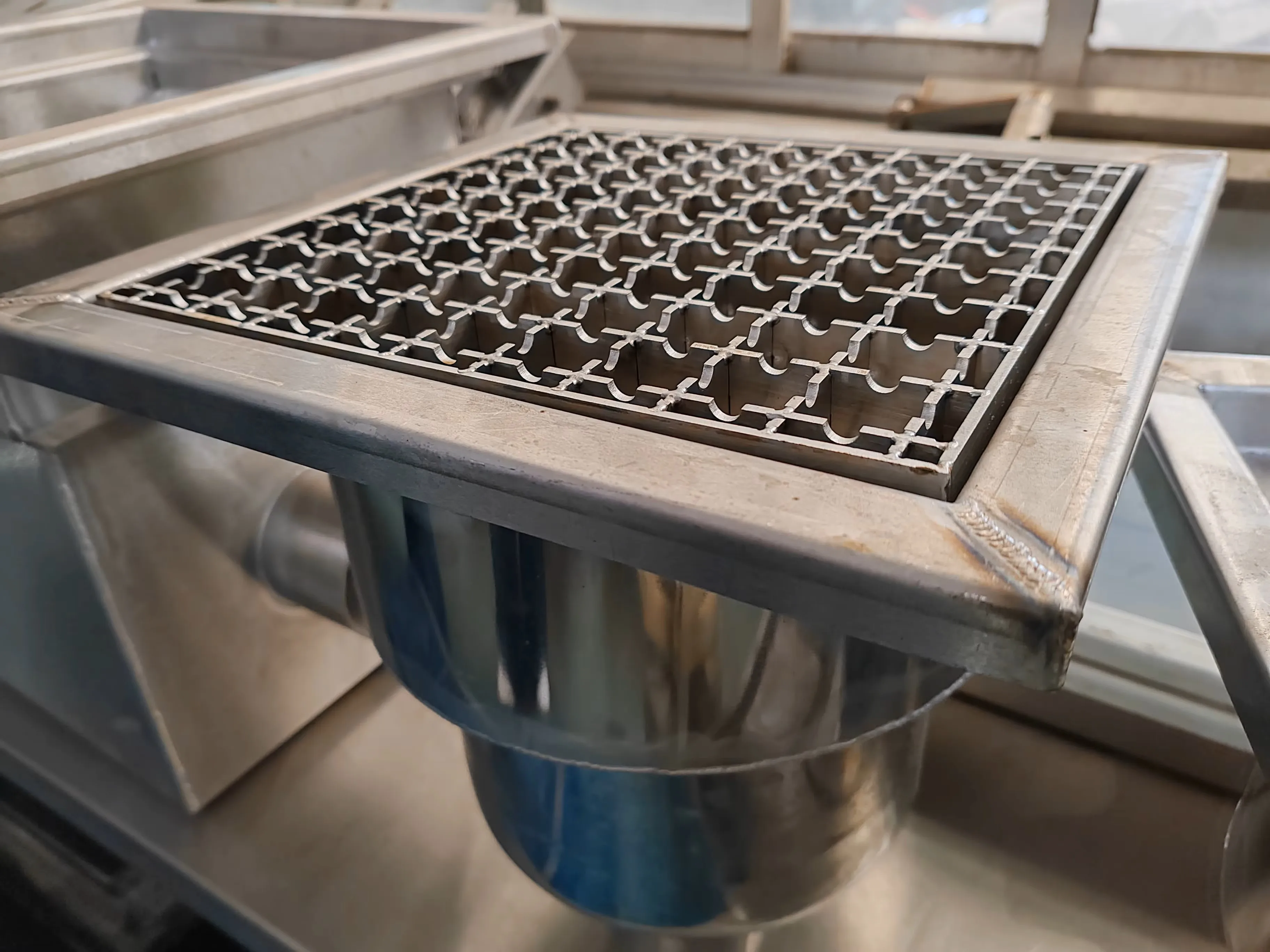 Durable SUS 304 Stainless Steel Floor Drain Customized Trench Grate for Food and Slaughter Processing Plants