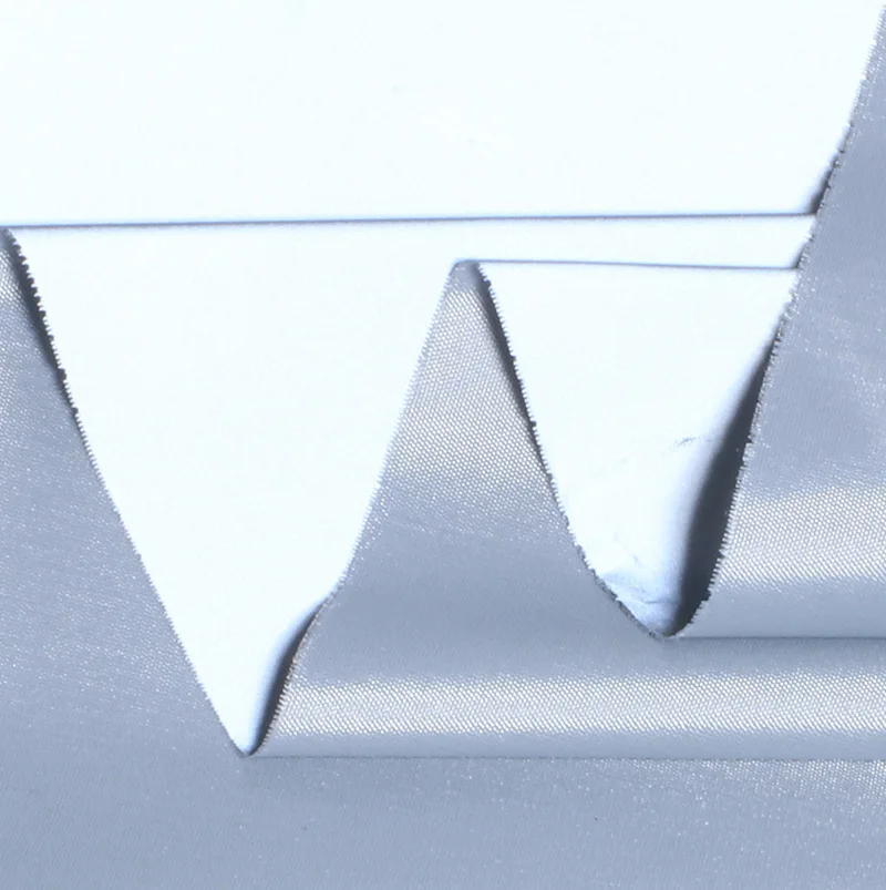 Vervaardiging van 100% polyester, zilver reflecterend materiaal van 220 g/m² voor kleding