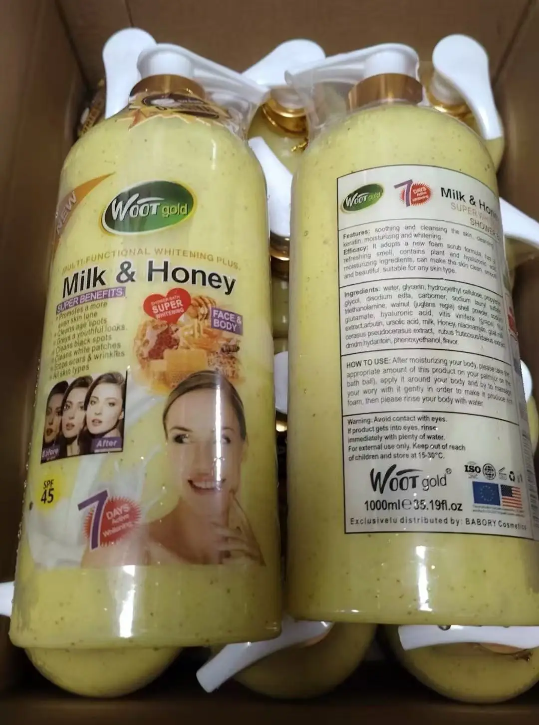 Gel douche Woot Gold à l'alpha-arbutine et au collagène, éclaircissant, nourrissant, exfoliant et nettoyant.