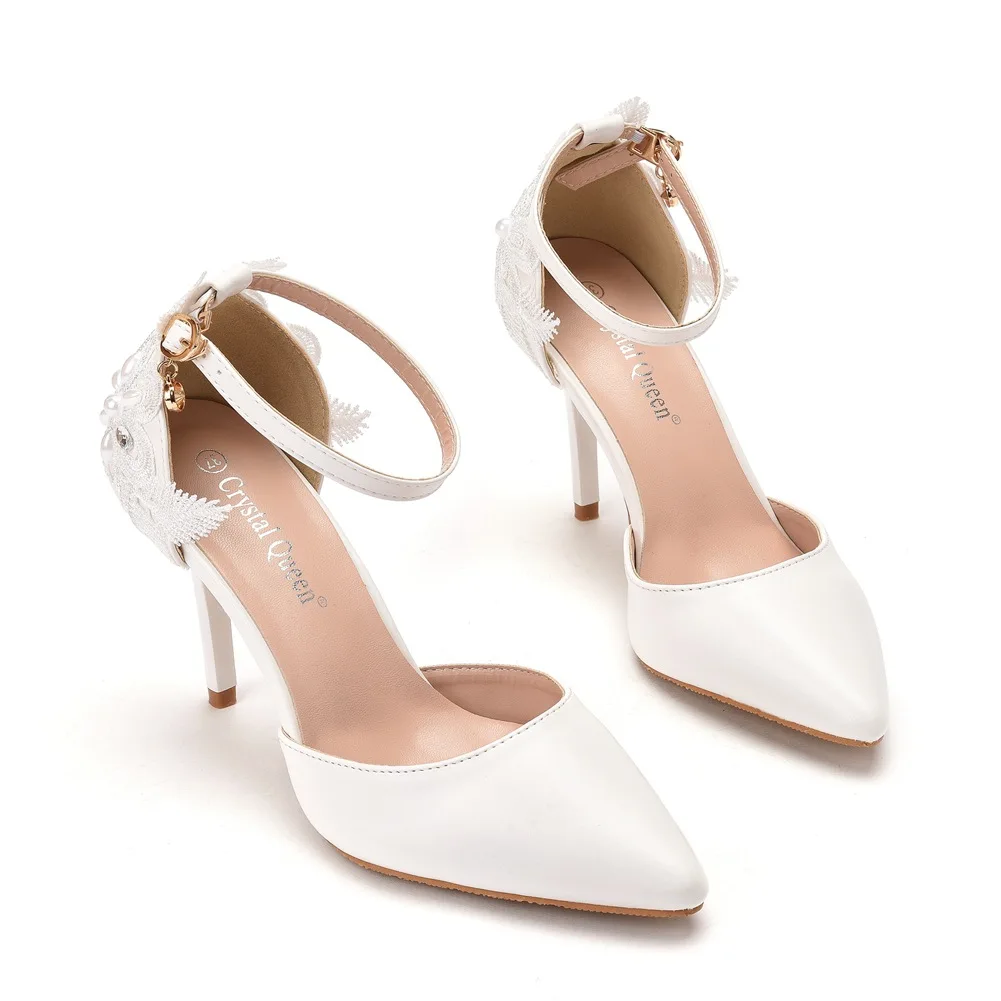 Latest Popular White Wedding Shoes Lace Fashion High Heels Pearl Women′ S  Pumps - China Walking Style Shoe and Casual Shoes price