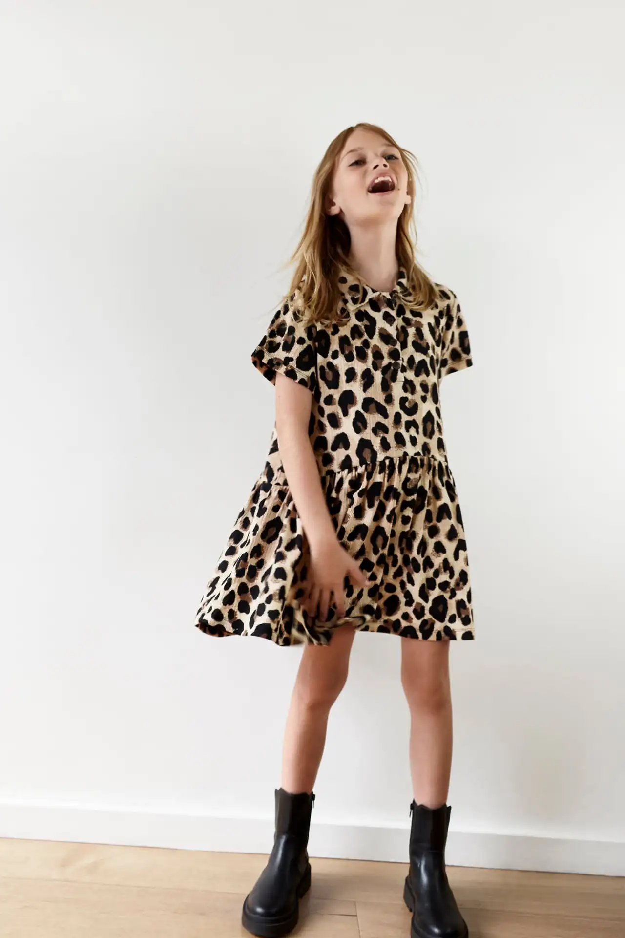 热卖儿童批发女孩婴儿儿童服装时尚设计师纹理连衣裙带纽扣女孩童装