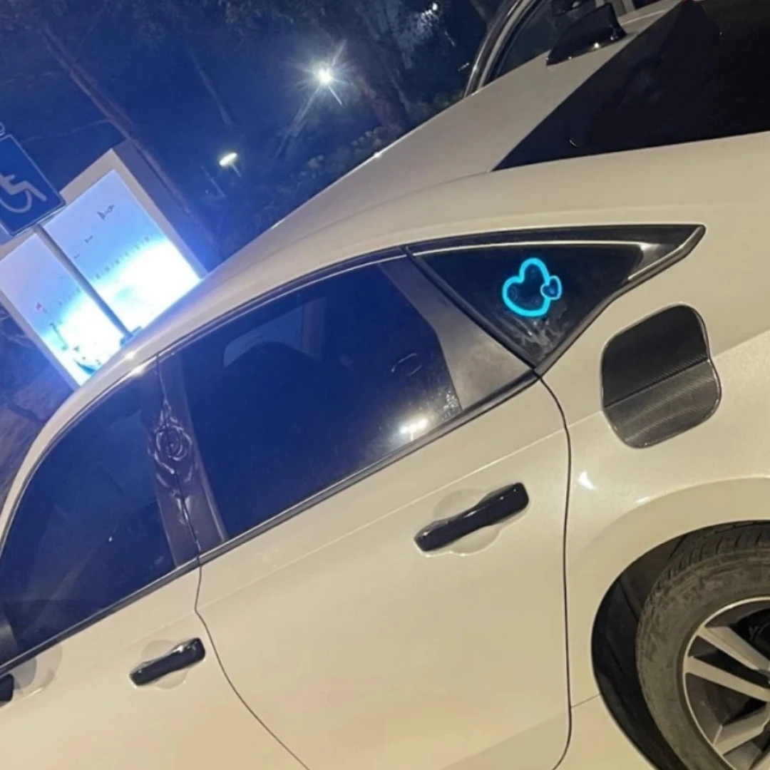 P5 Universal Decorative Light Heart - Shaped Car Safety Adjustable Triangle Window Ambient Light