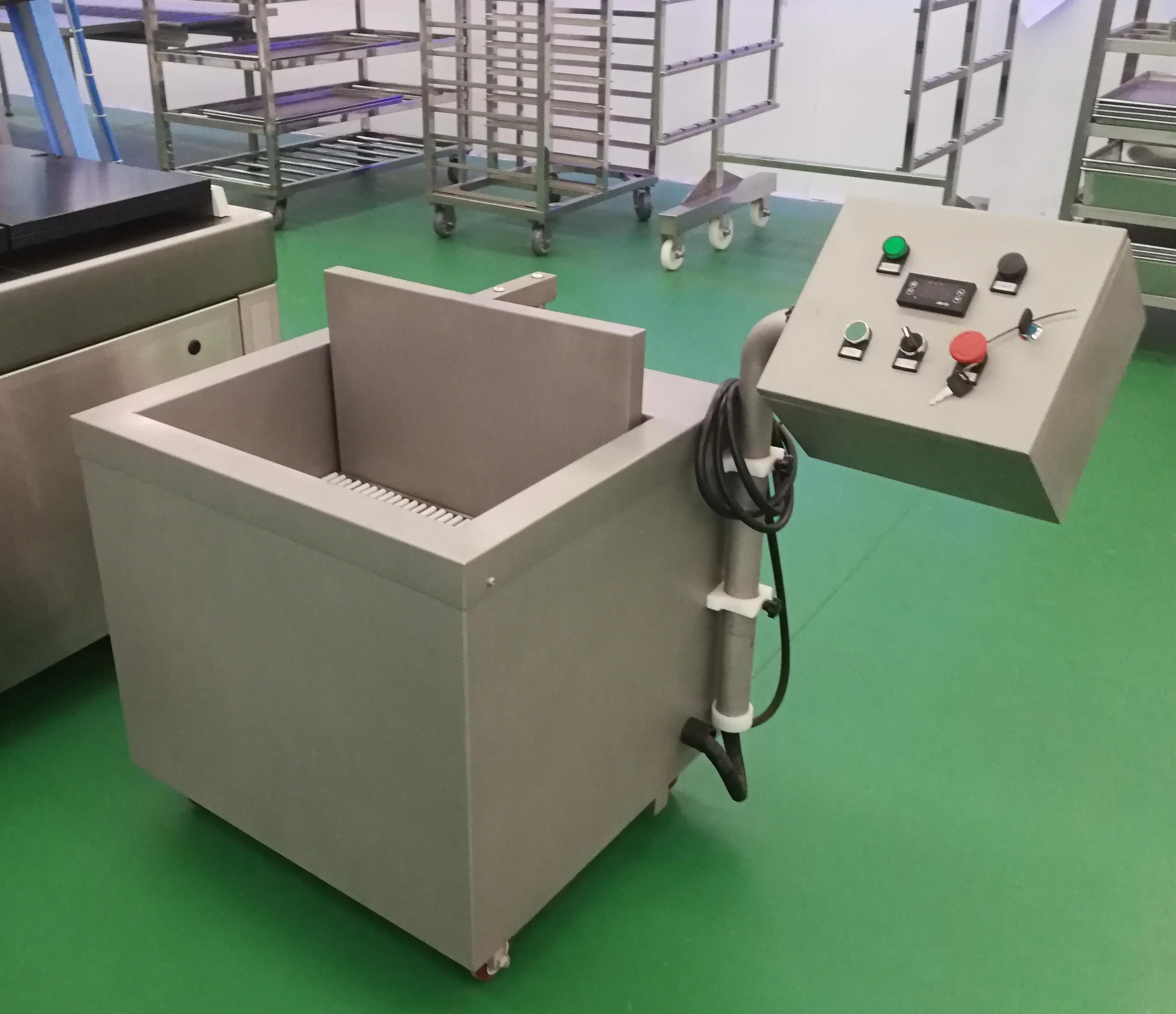 Automatic high performance shrink packaging machine for meat and food processing plants