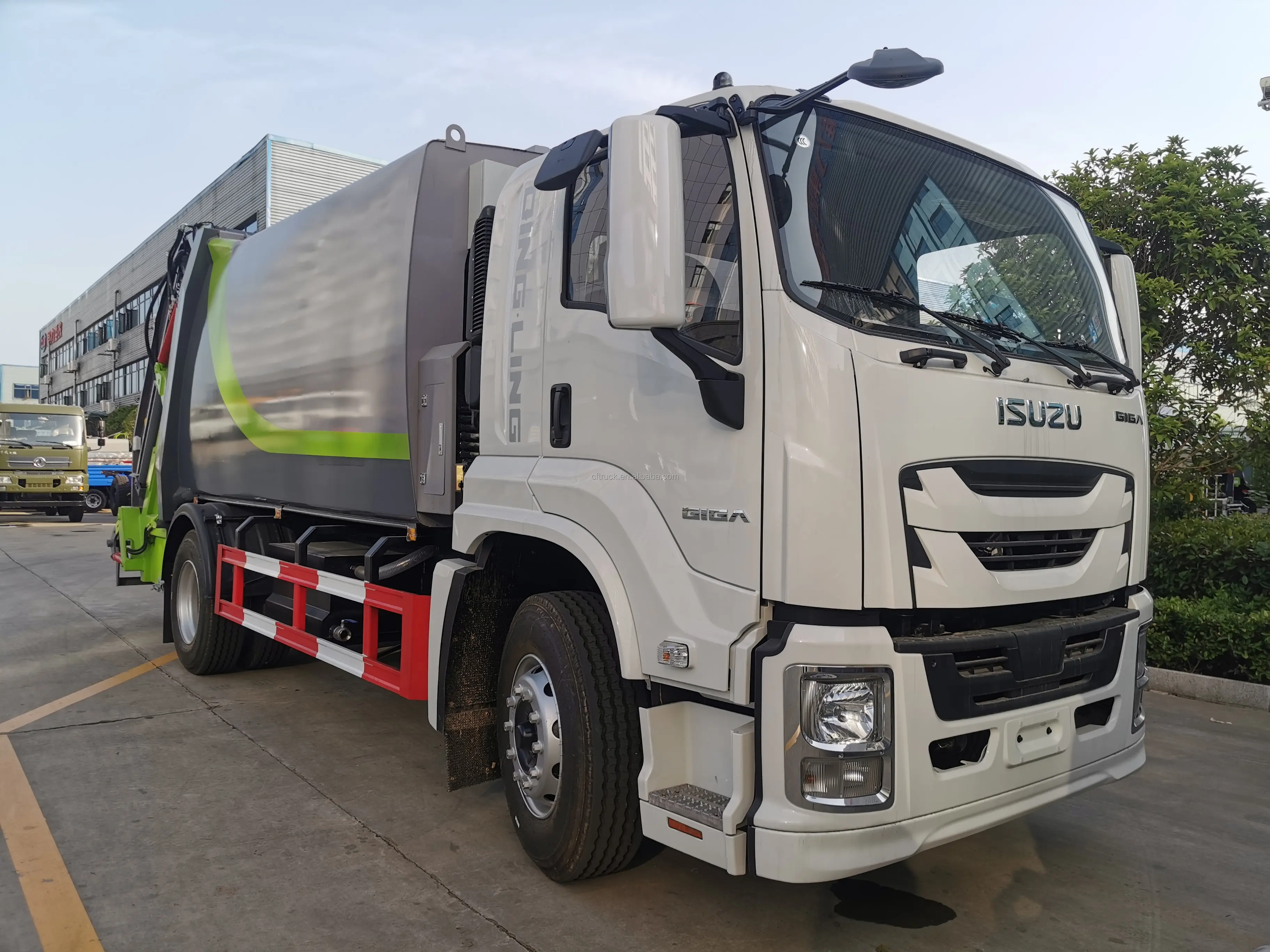 Oem Low Price Side Loading Tractores 4x2 Garbage Compactor Truck ISUZU ...