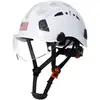 Un casco blanco con visera transparente