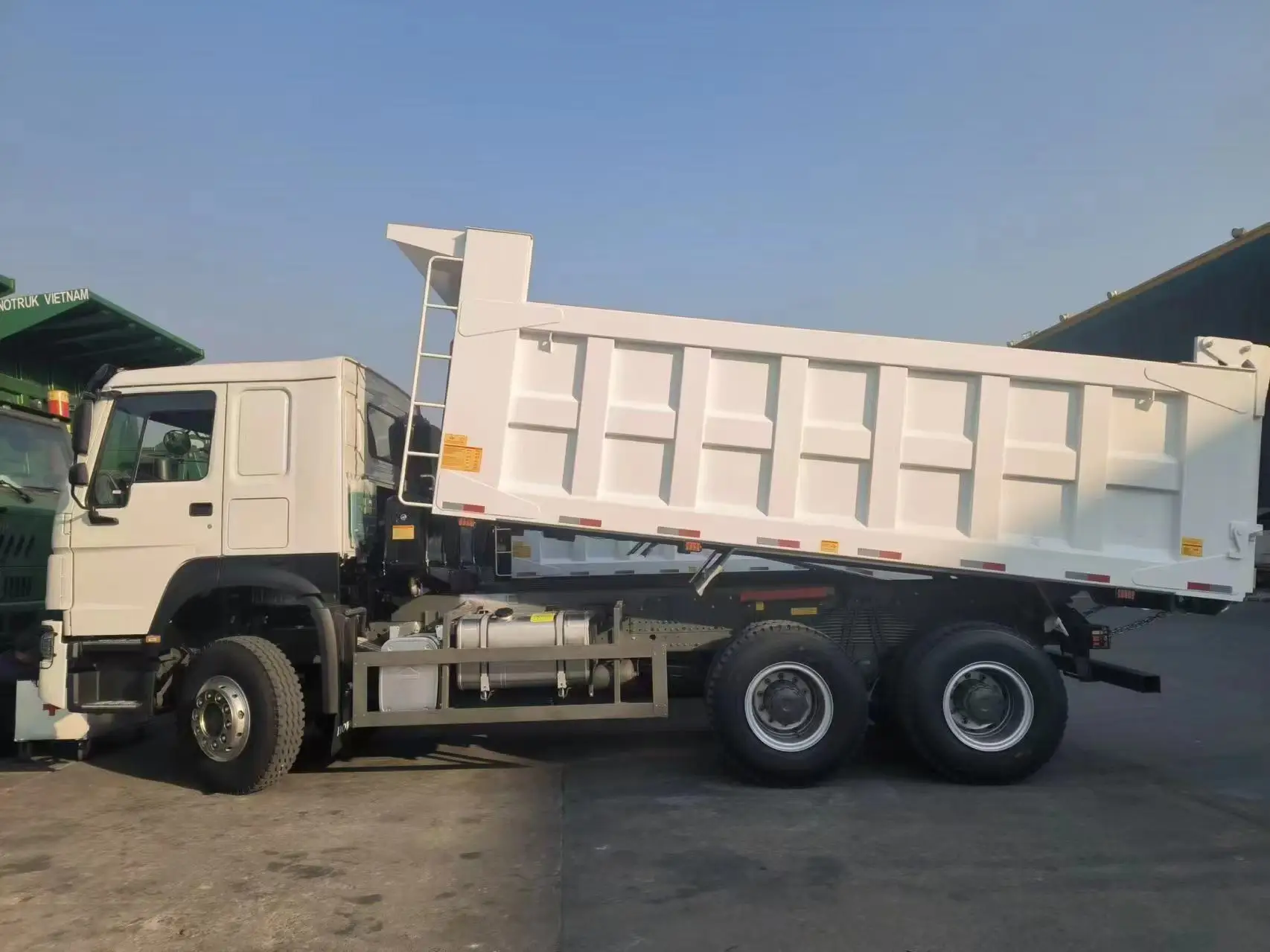 China High Quality diesel Six-wheel Pressure Dump Truck