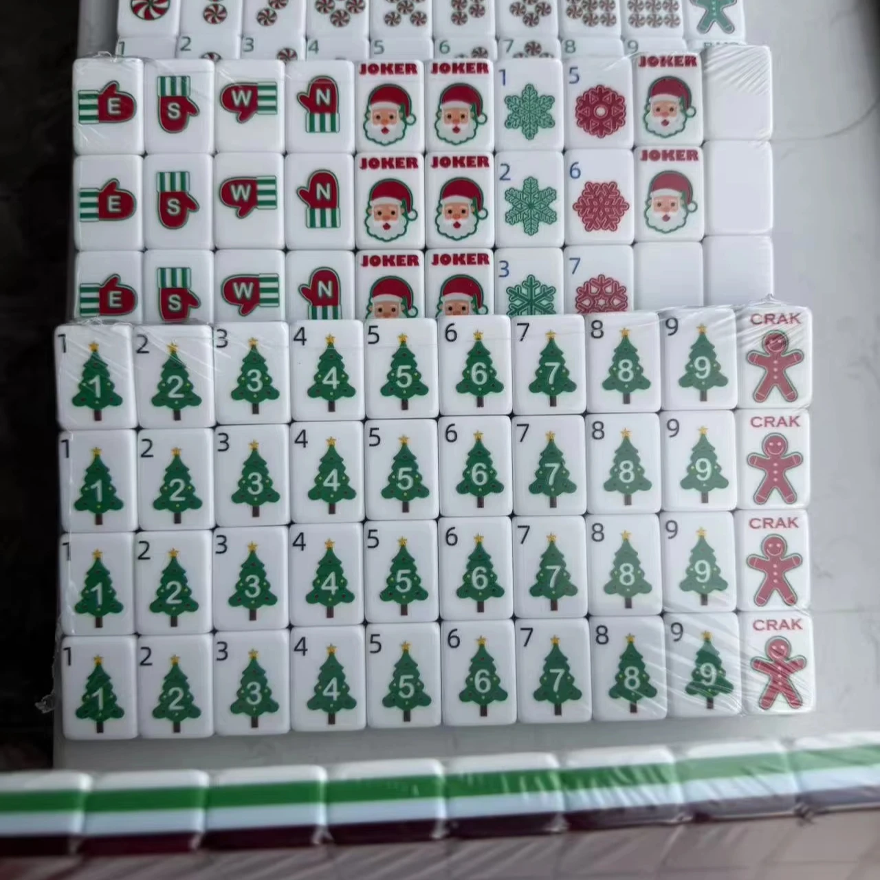 Festive Christmas American Acrylic Mahjong Tiles 166 Pieces Xmas Santa Snowflake Pattern Portable Premium Mahjong Set Holiday