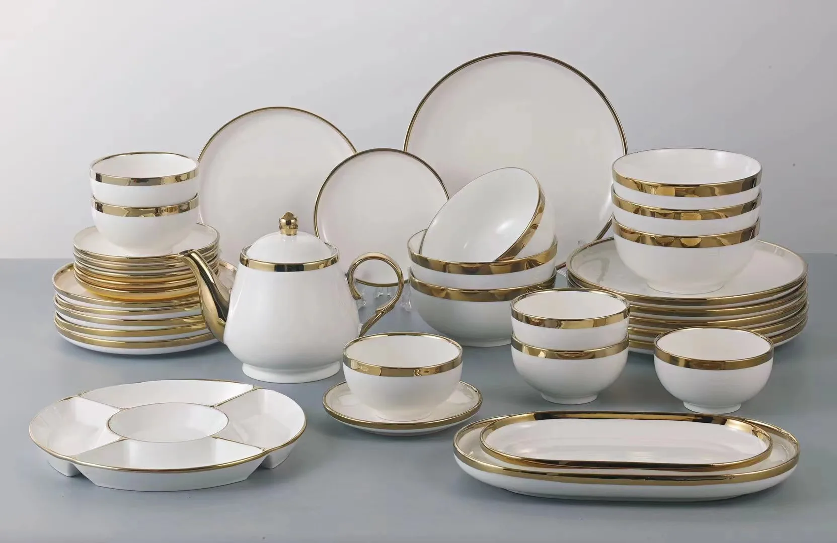 Wholesale Tableware New Design Luxury Royal Dinner Set 35 Pieces Personalized Custom Ceramic
