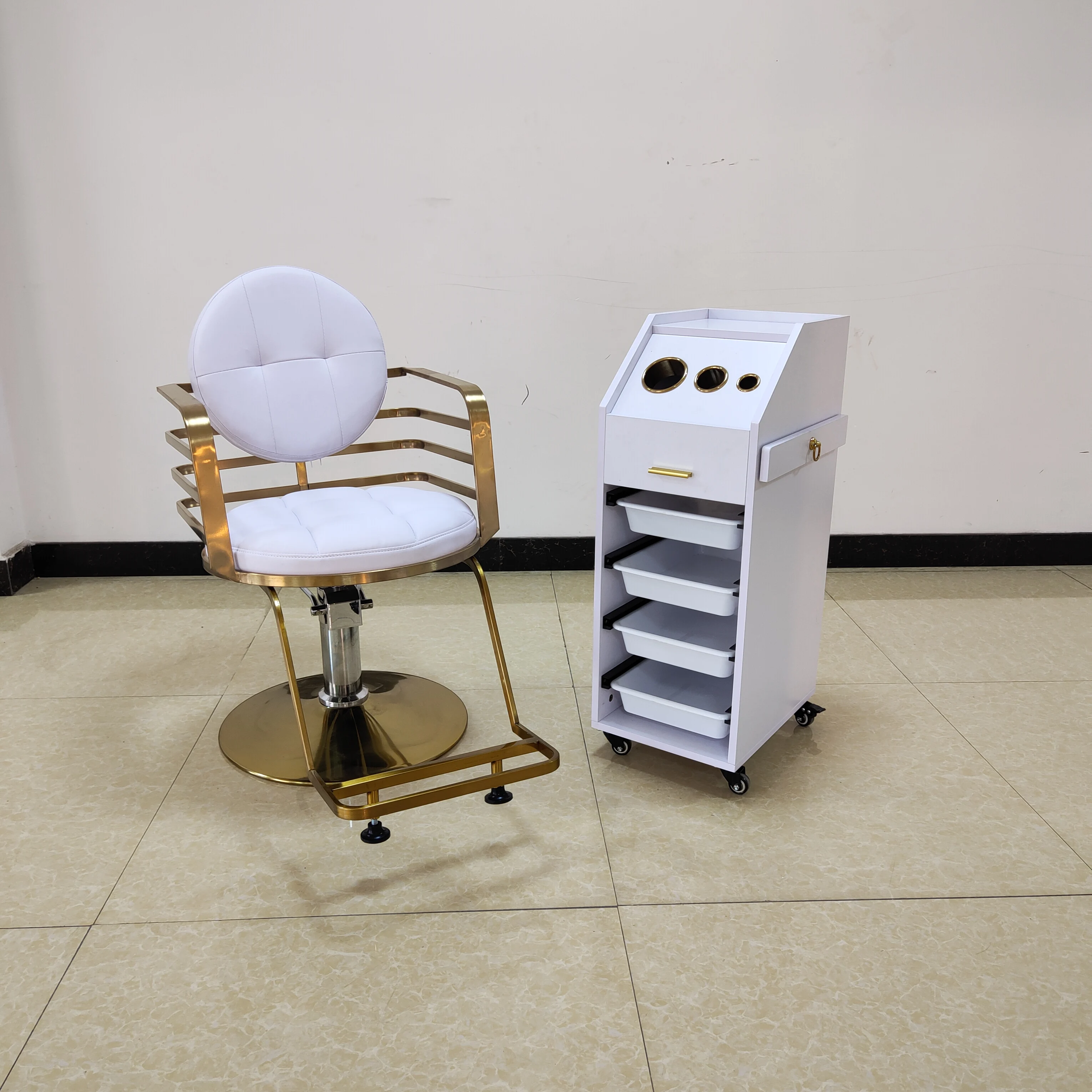 Luxury Beauty Hair Salon Gold Metal Frame Barber Chair Adjustable