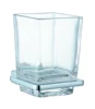 Tenedor del vaso con el vidrio