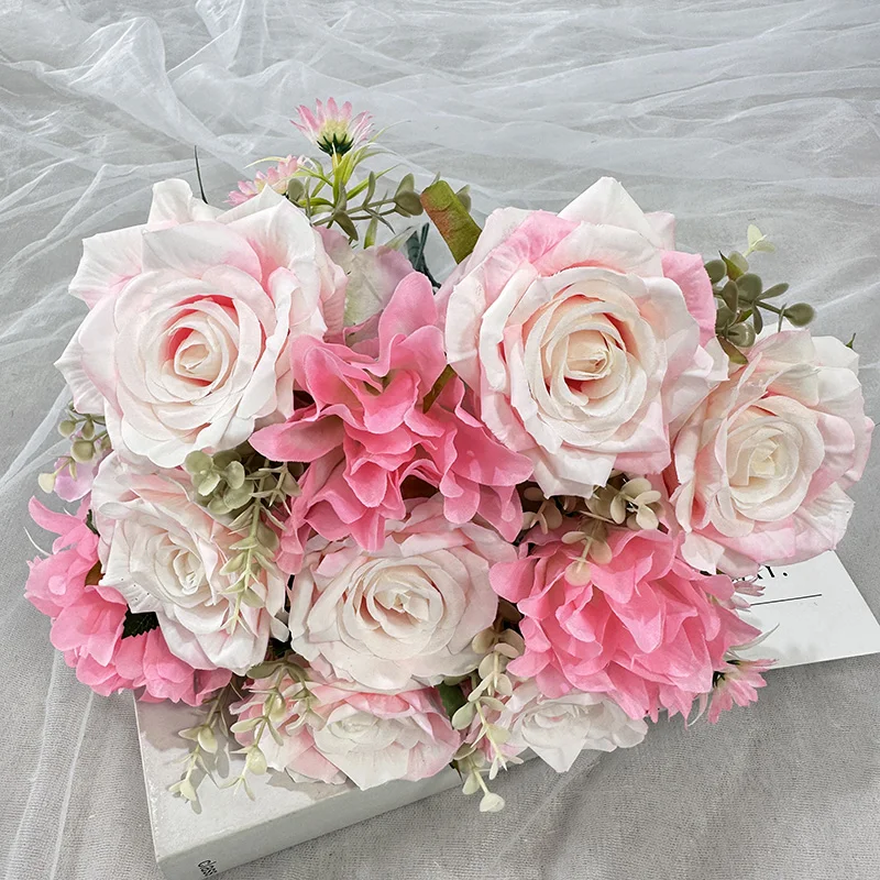 Nâng Cao Nội Thất Nhà Hoặc Văn Phòng Của Bạn Với Cây Cọ Nhân Tạo Thời Thượng