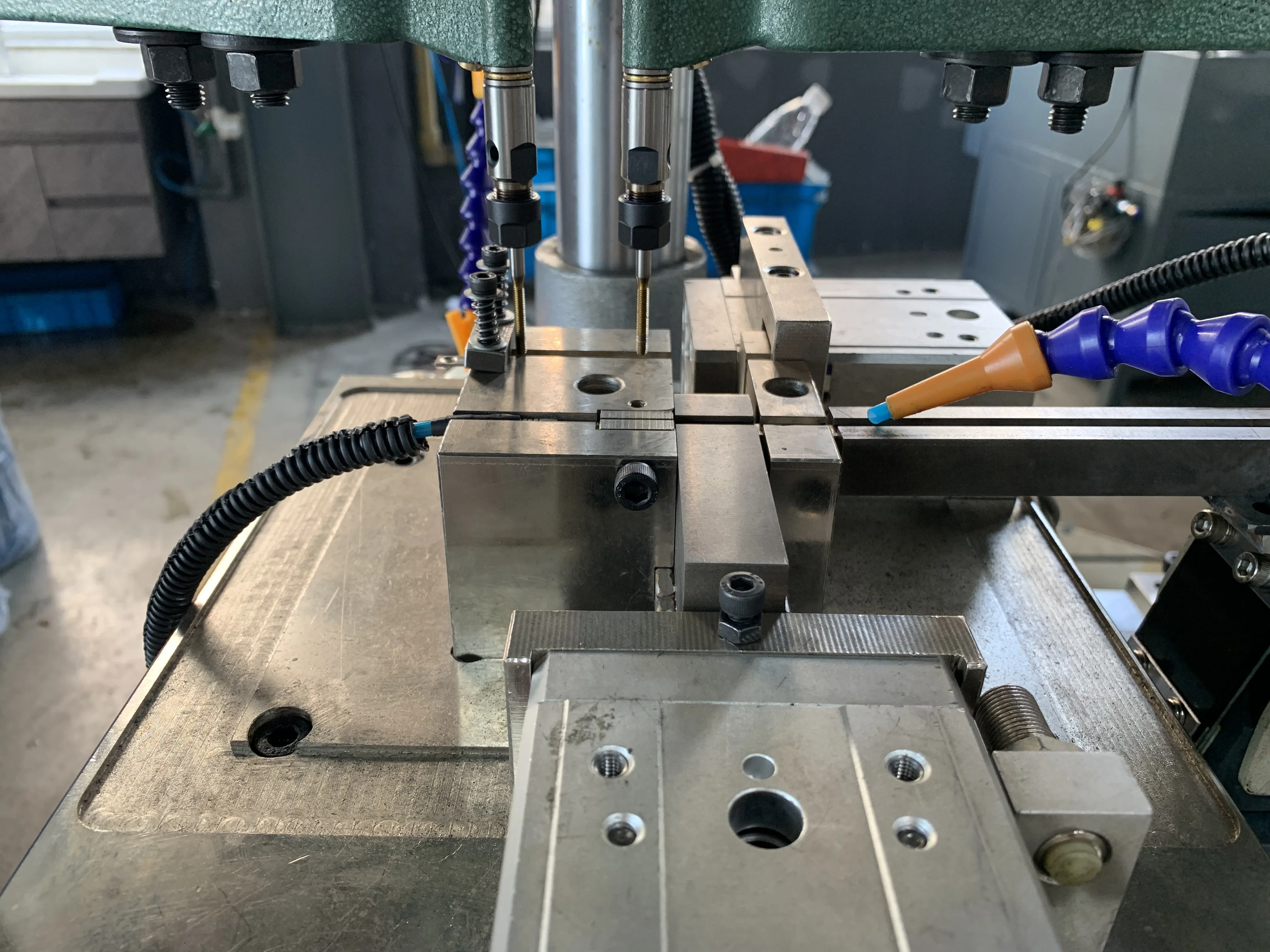 Automatic Tapping Screw Making Machine Auto Feed Single Spindle Semi Automatic Drilling Machine