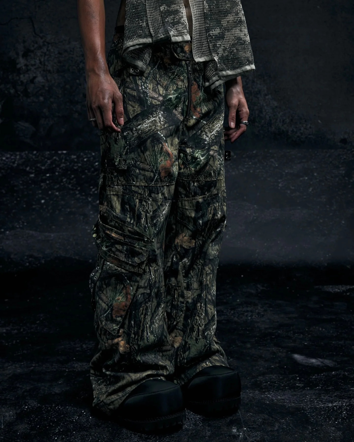 Custom Wholesale Oversized Baggy Wide Leg Real Tree Print Print Hunting Tactical Camo Camouflage Flared Cargo Pants for Men gallery 2