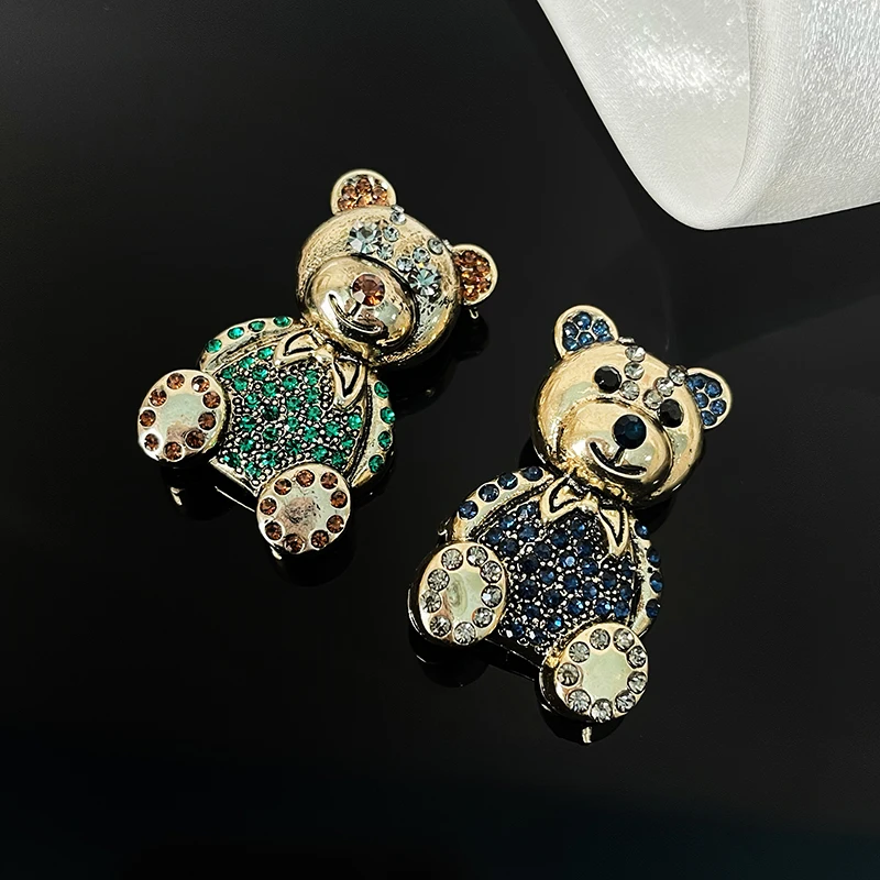 Broche Ours Avec Strass En Cristal - Bijou Fantaisie Mignon Pour Femme/Homme, Nœud Élégant, Taille 4.5x4 Cm, Cadeau Pour Noël, Anniversaire, Mariage - 2