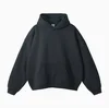 Gris oscuro