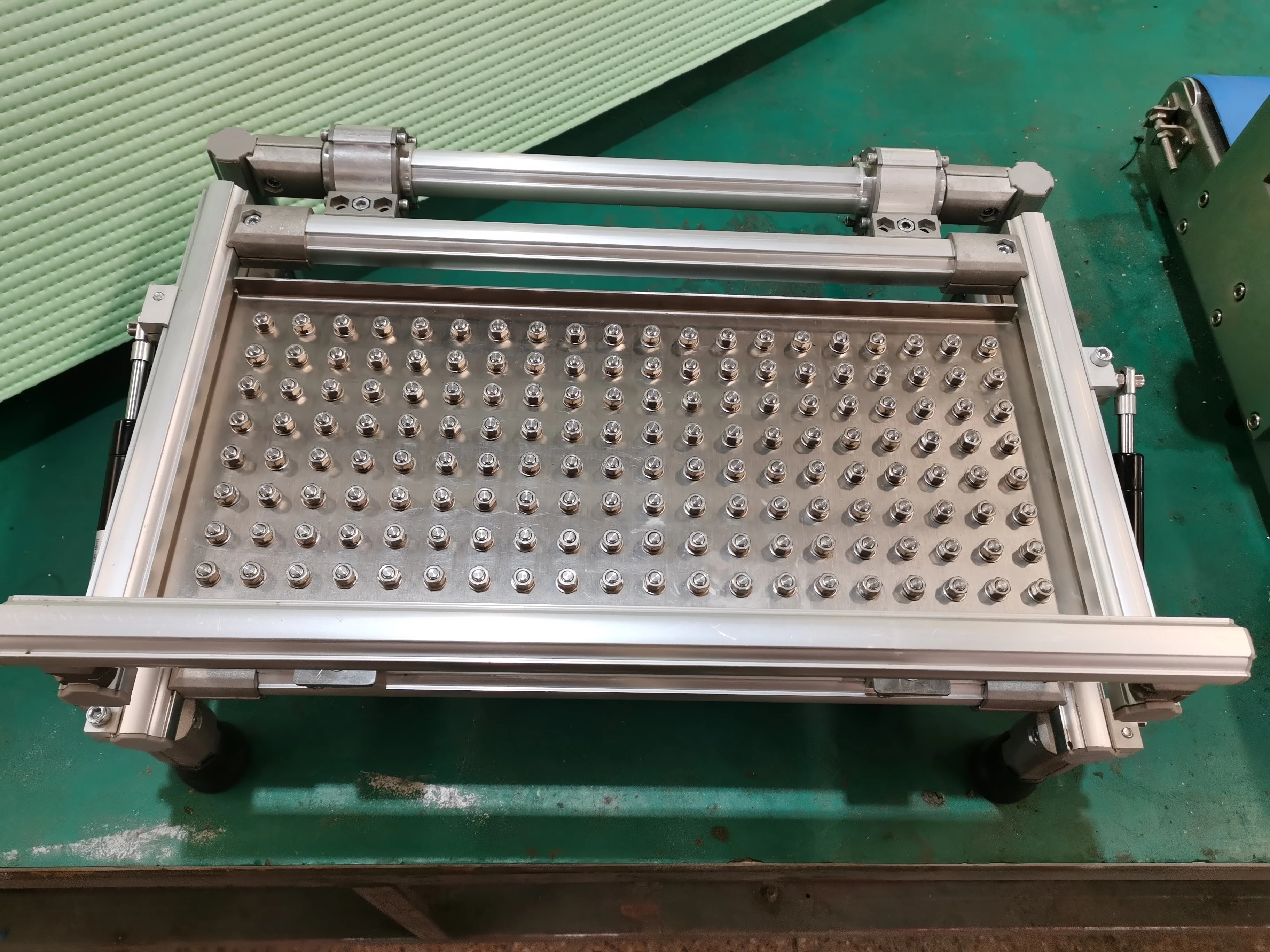 demoulder 1 (1).jpg
