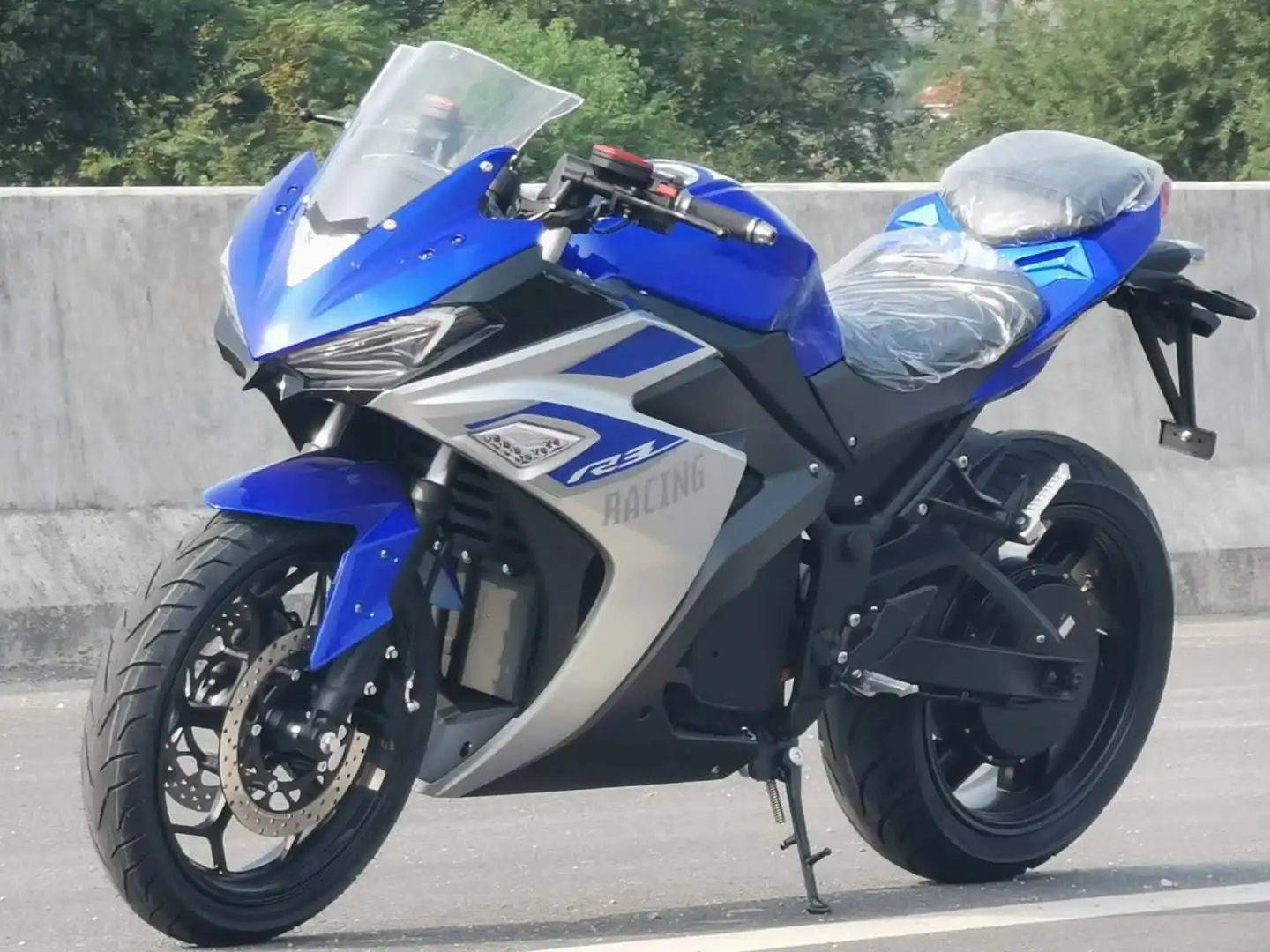 Электромотоцикл Yamaha r3