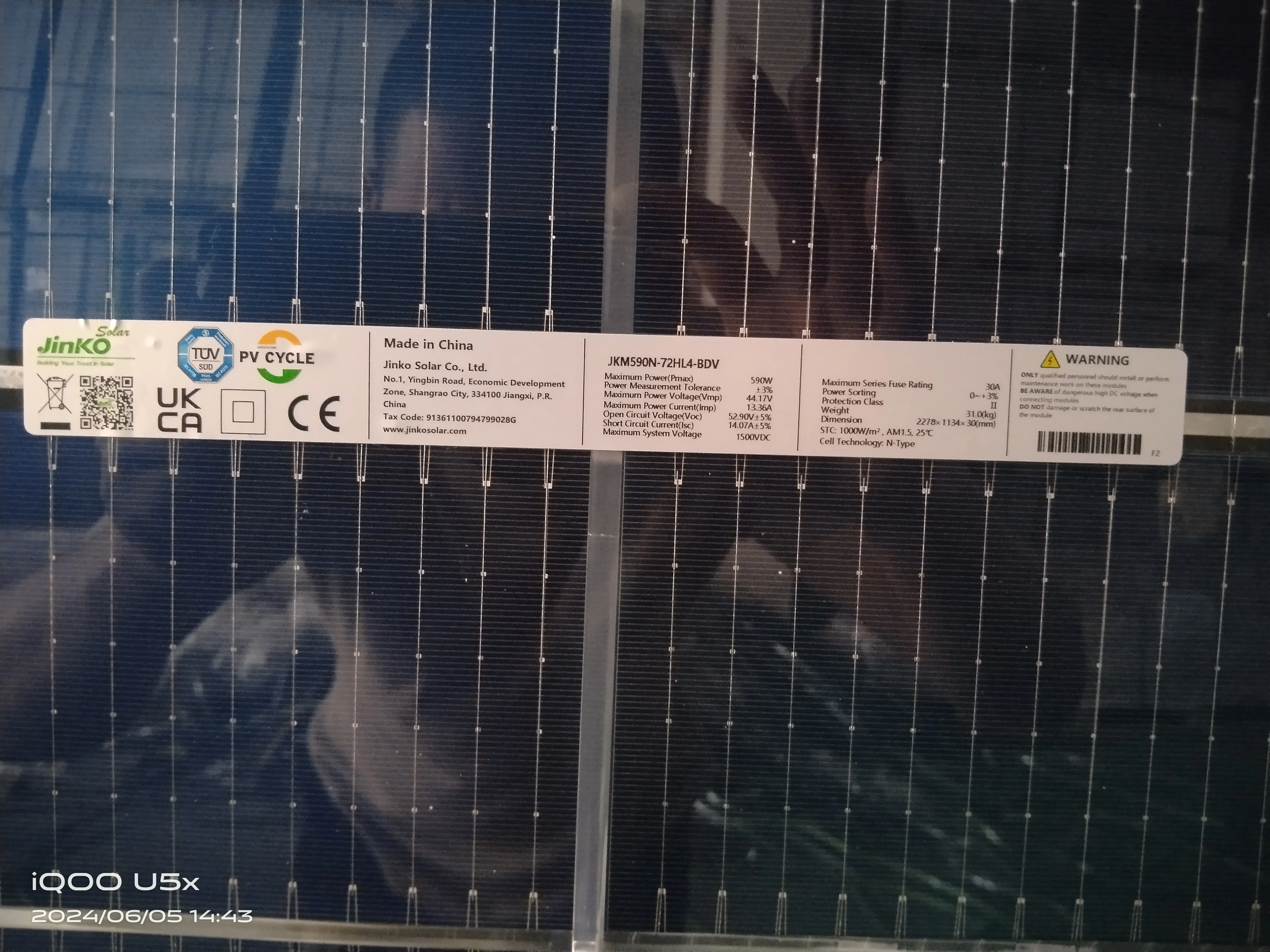 Jinko 720W N-Type Bifacial Solar Panel - Double Glass, HJT