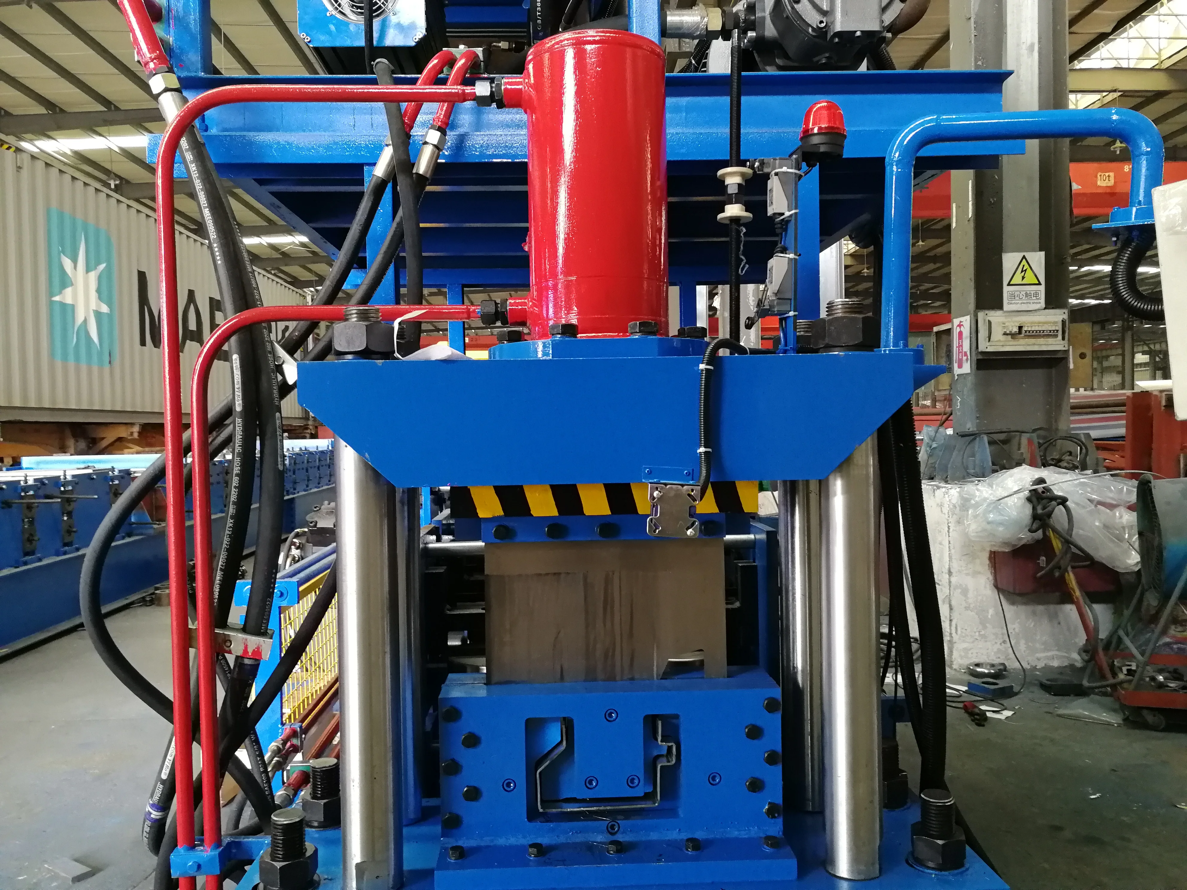 Машина для формирования рулонных профилей серии верхних балок для сборных домов, контейнеров, офисных контейнеров