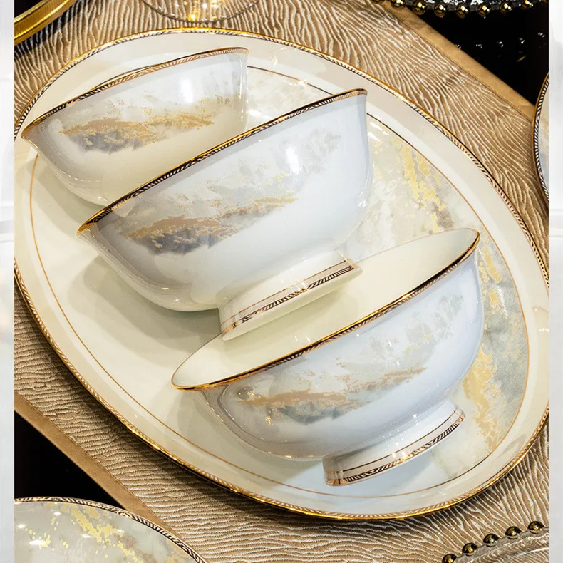 　Bone China Luxury 62-Piece Bone China Dinnerware Set for Home, Hotel, and