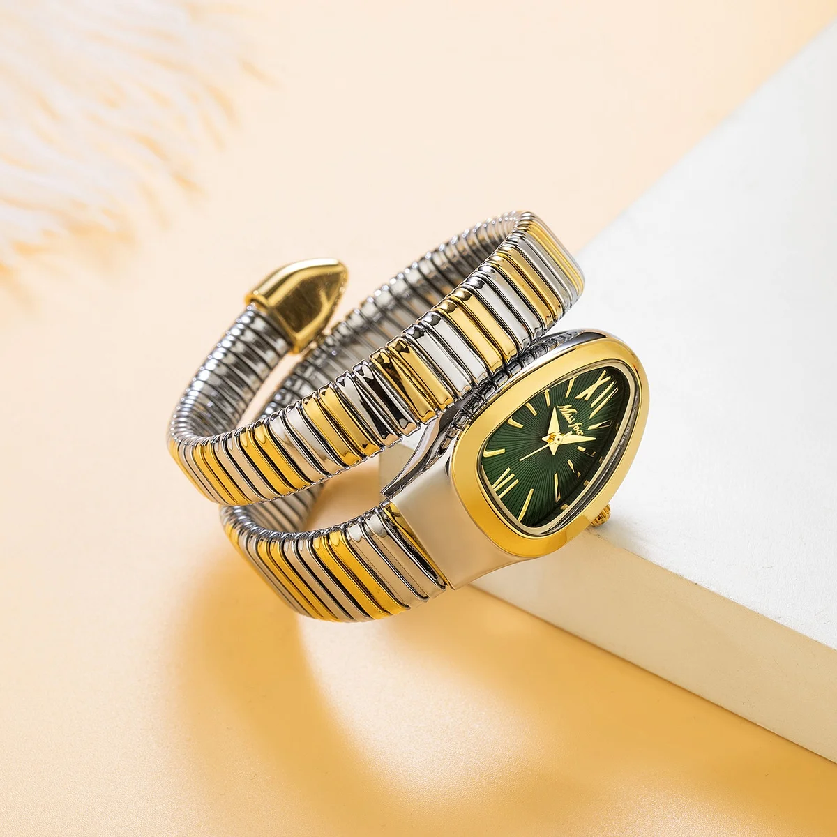 Luxury Snake-Shaped Quartz Watch for Women