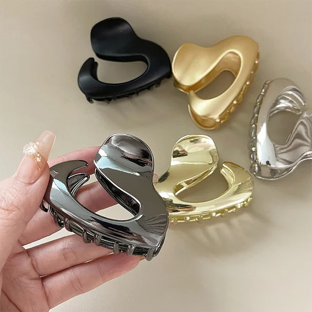 Irregular Metallic Alloy Hair Clips Solid Color Elegant Women Ponytails Hair Claw Casual Makeup No Slip Hollow Shark Clip