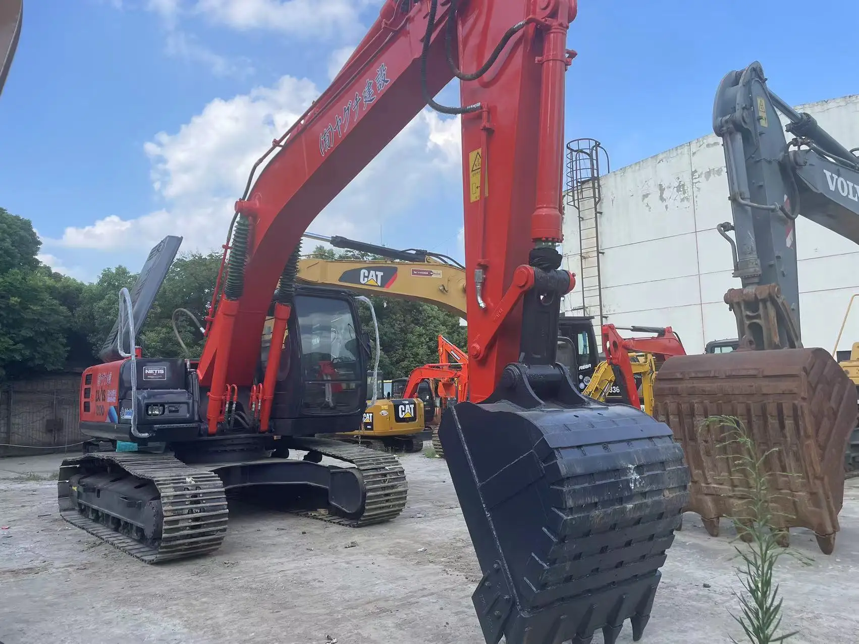 ぽこ Hitachi ZX225 - Powerful Excavator with Sany Pelle
