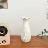 Jarrón de Cerámica con Diseño de Pez