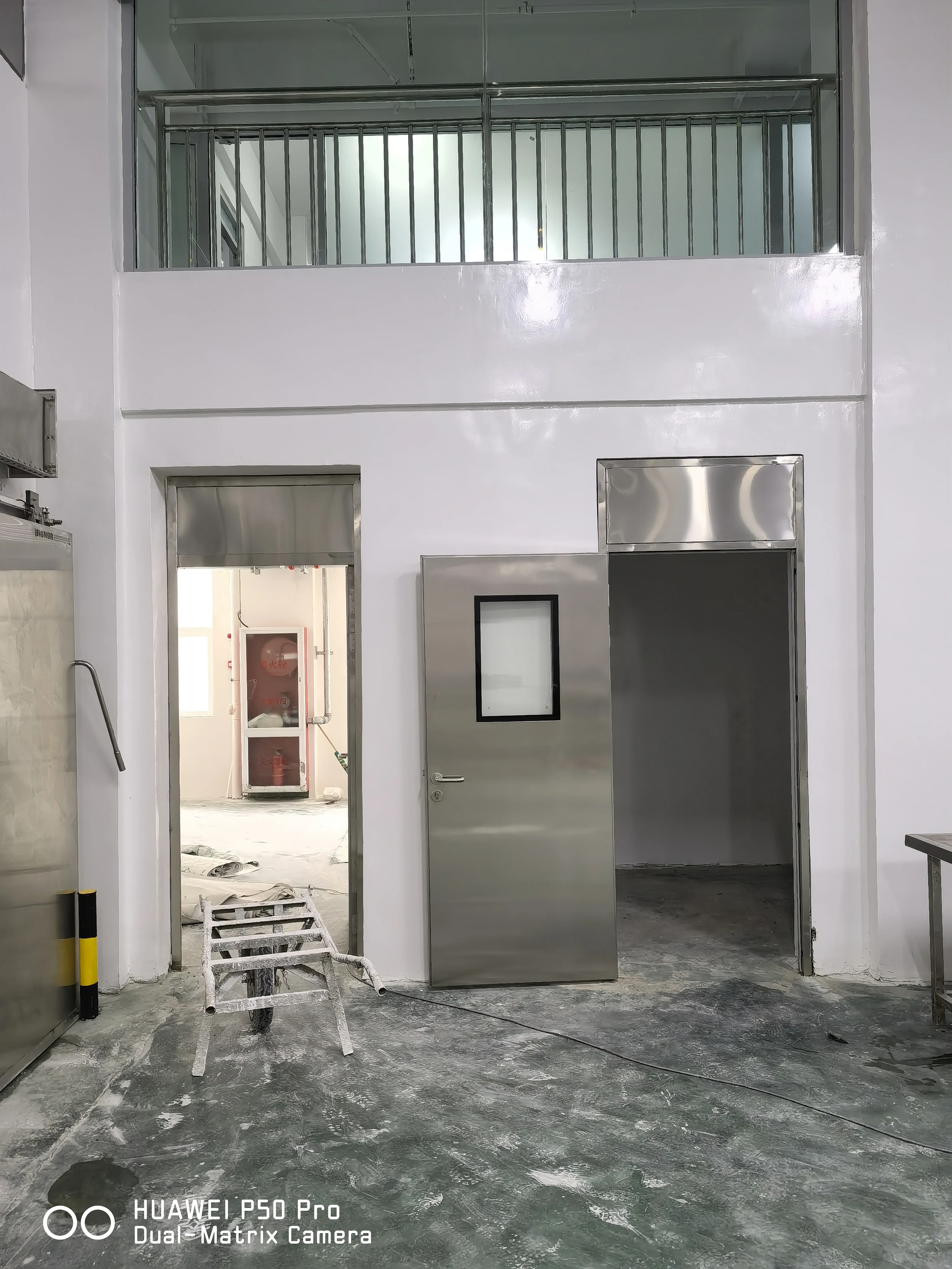 Automatic insulated sliding cold storage doors for frozen food facilities