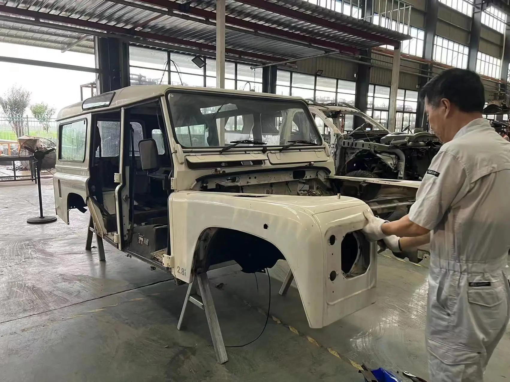 ランドローバー ディフェンダー 90/110用 テールゲート ボディーパーツ