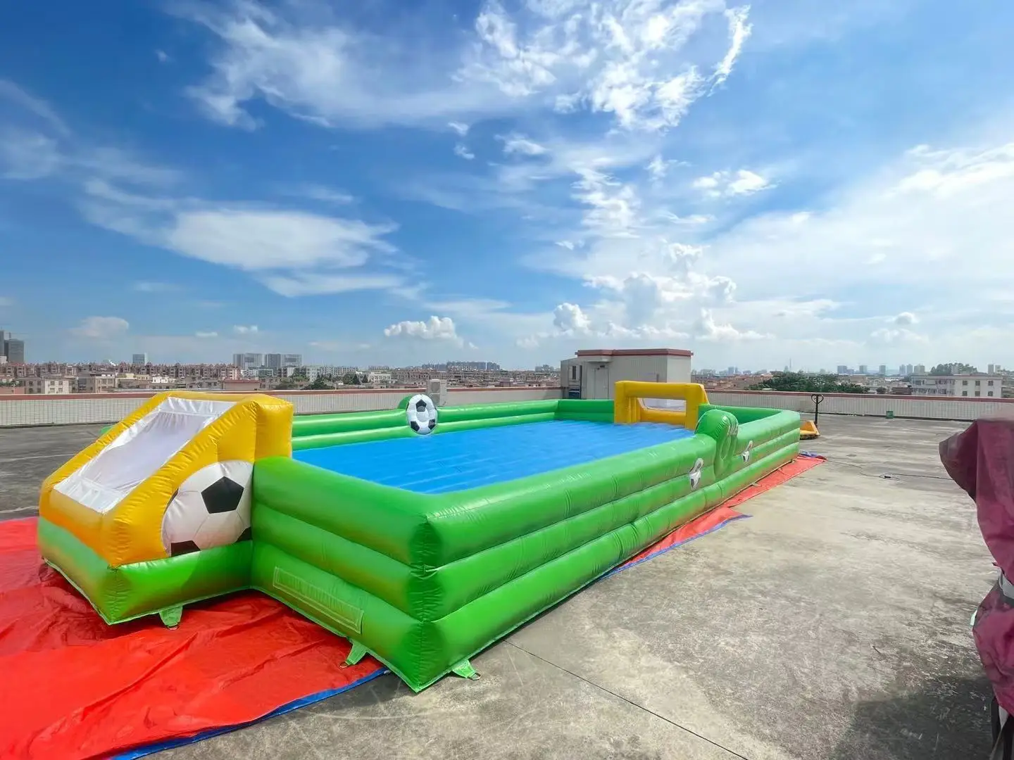 PVC Assurance Portable Inflatable Soccer Field Inflatable Football Field Inflatable Football Pitch for Kids
