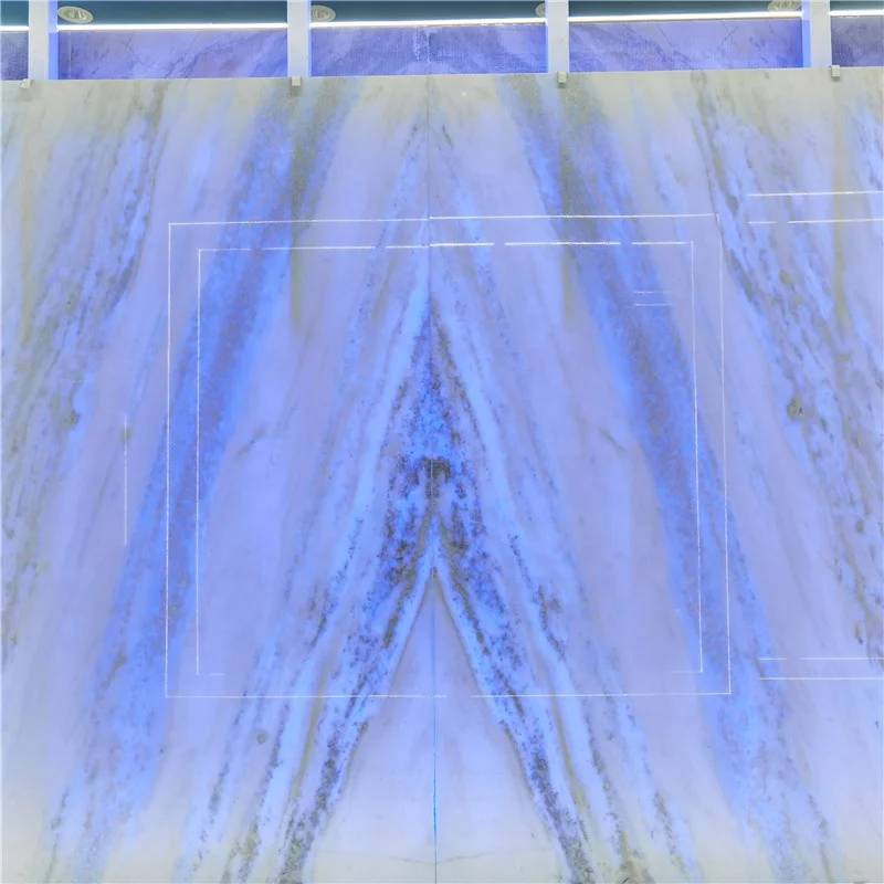 ブルーシャドウオニキス・クォーツァイト・クリスタルブルーマーブルスラブ：屋外用LEDバックライト付きホテル壁面デザイン、宝石質素材