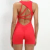 Mono corto rojo