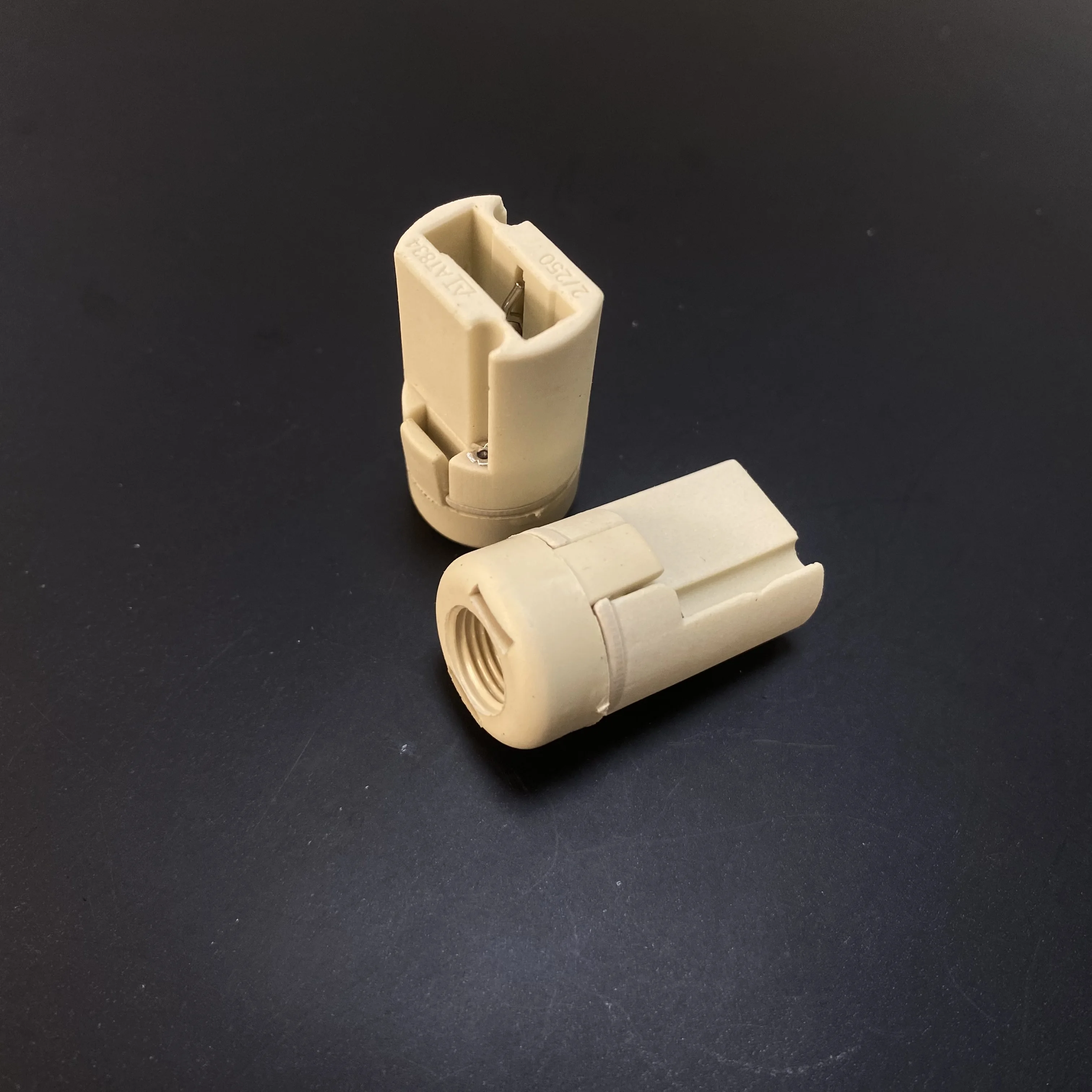 Ceramic / Porcelain G9 Halogen Lampholder with Cap