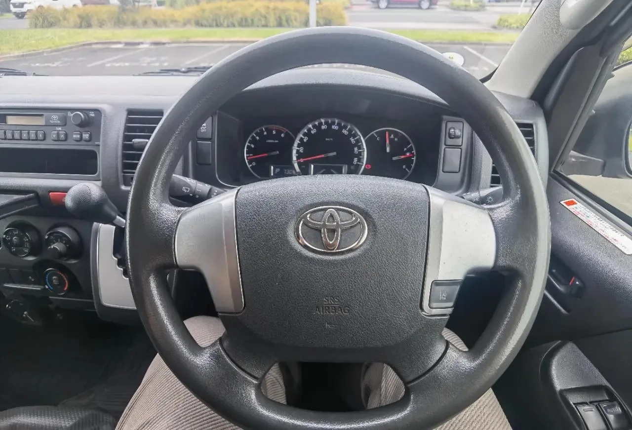 Spots Goods Toyota Hiaces Bus 9 Seaters Hiace 300 Used Toyota Hiace Van for Sale