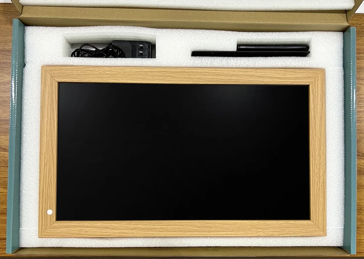 Wooden Electronic Photo Album 21.5 Inch Smart Wallmounted Photo Frame Advertising Player